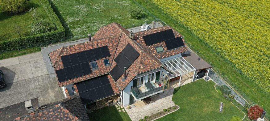 Installation de 34 Panneaux Solaires sur plusieurs pans