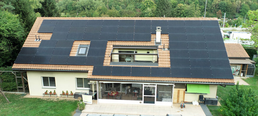 Installation de 61 Panneaux Solaires à Jouxtens-Mézery, Canton de Vaud