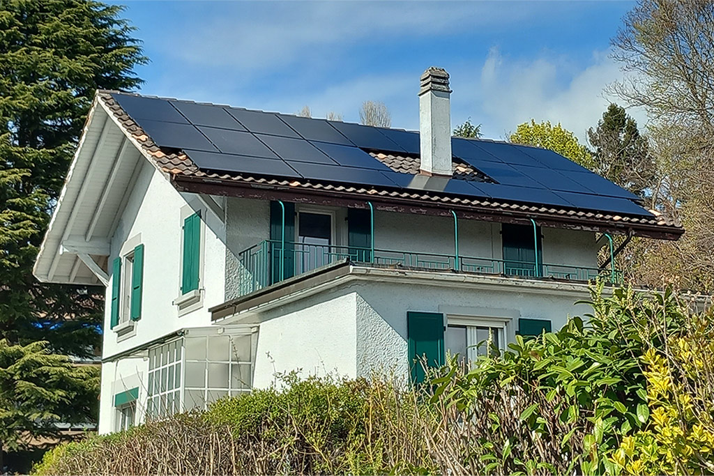 Installation de 21 Panneaux Photovoltaïques à Saint-Sulpice, Canton de Vaud